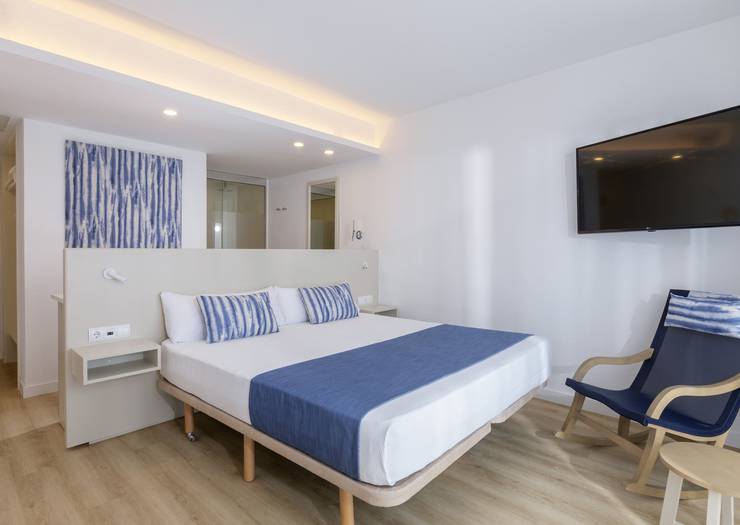 Doppelzimmer mit frontmeerblick superior blau punta reina  Mallorca