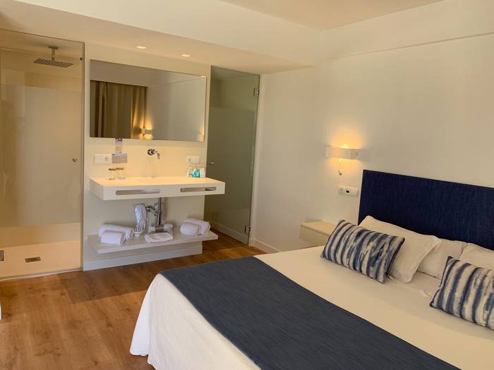 Doppelzimmer deluxe blau punta reina family resort mallorca Doppelzimmer deluxe blau punta reina family resort mallorca