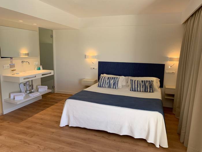 Junior suite blau punta reina resort mallorca Junior suite blau punta reina resort mallorca