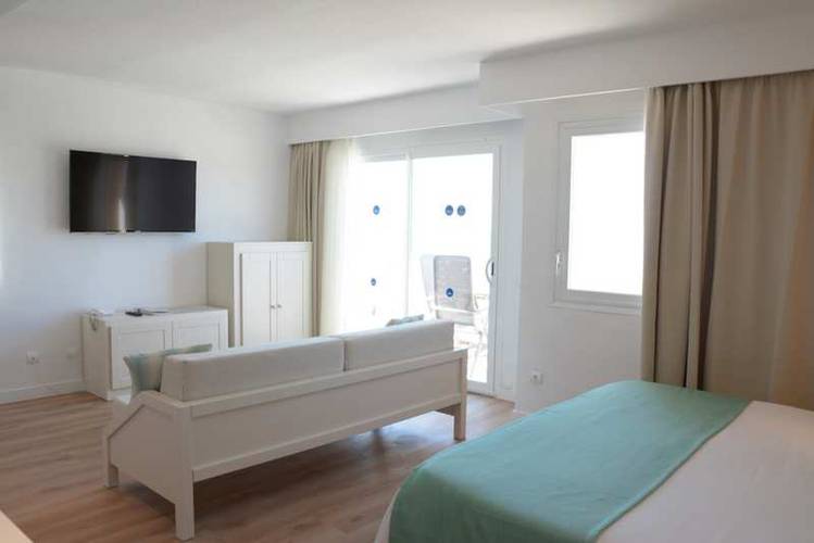 Junior Suite Sea View Cala Romántica Blau Punta Reina Resort Majorca Junior Suite Sea View Cala Romántica Blau Punta Reina Resort Majorca