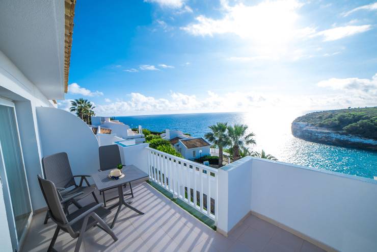 Junior suite sea view cala romántica blau punta reina  Majorca