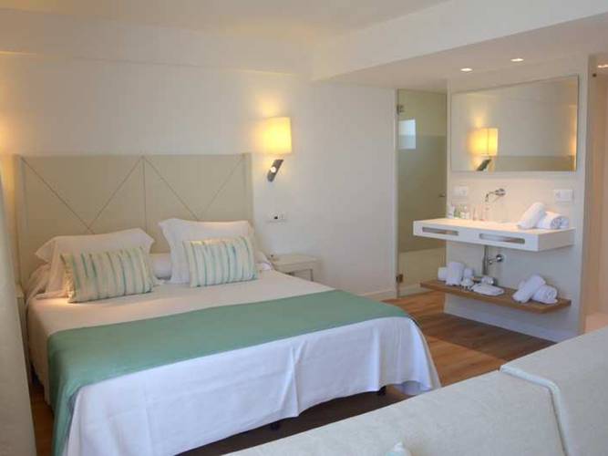 Junior suite vista mar cala romántica blau punta reina resort mallorca Junior suite vista mar cala romántica blau punta reina resort mallorca