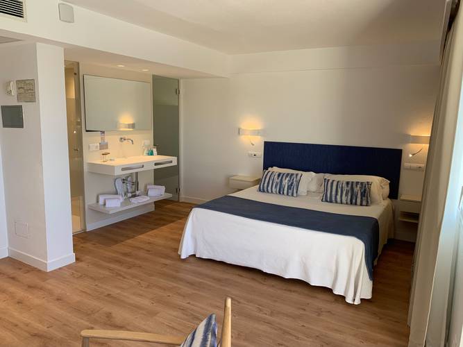 Junior suite mit meerblick blau punta reina Mallorca Junior suite mit meerblick blau punta reina Mallorca