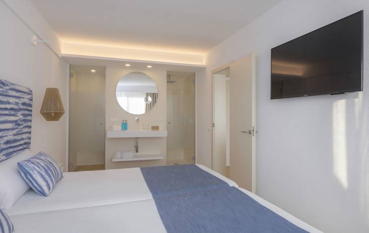 Junior suite blau punta reina resort majorca Junior suite blau punta reina resort majorca