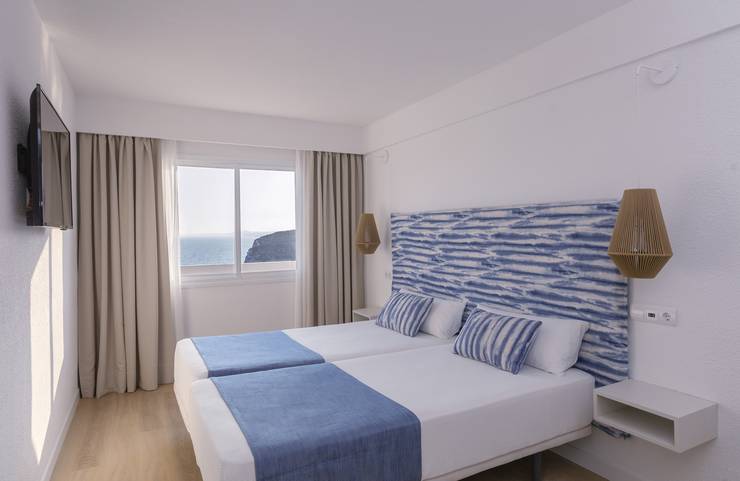 Junior suite blau punta reina resort majorca Junior suite blau punta reina resort majorca