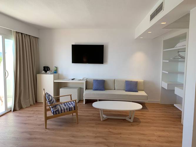 Junior suite mit meerblick blau punta reina Mallorca Junior suite mit meerblick blau punta reina Mallorca