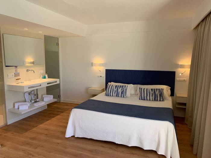 Junior suite blau punta reina resort mallorca Junior suite blau punta reina resort mallorca