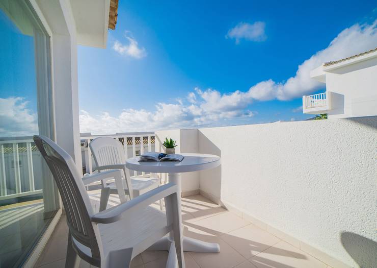 Habitación doble con balcón Blau Punta Reina Mallorca Habitación doble con balcón Blau Punta Reina Mallorca