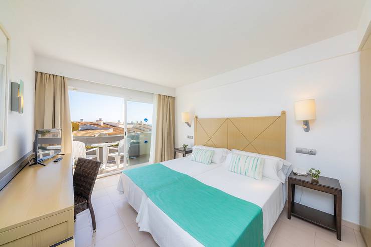 Doppelzimmer blau punta reina family resort mallorca Doppelzimmer blau punta reina family resort mallorca
