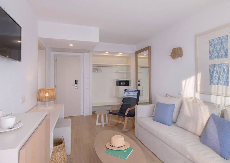 Junior suite con balcón Blau Punta Reina  Mallorca