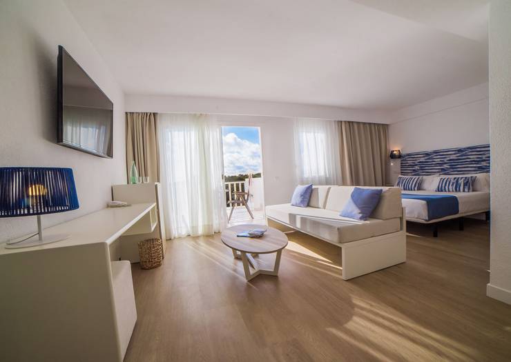 Junior suite sea view cala romántica blau punta reina Majorca Junior suite sea view cala romántica blau punta reina Majorca