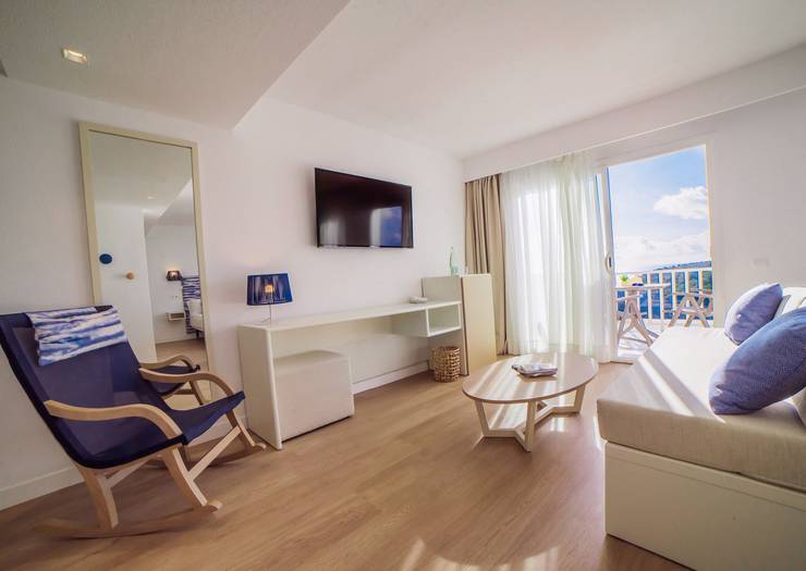 Junior suite sea view cala romántica blau punta reina Majorca Junior suite sea view cala romántica blau punta reina Majorca