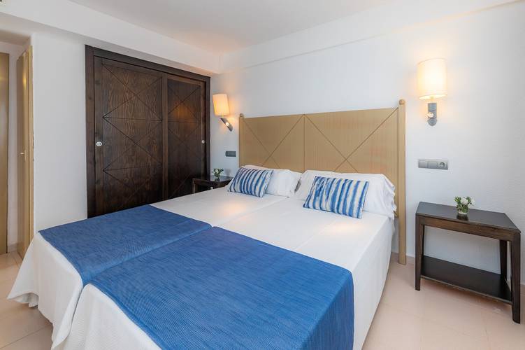 Double room blau punta reina family resort majorca Double room blau punta reina family resort majorca