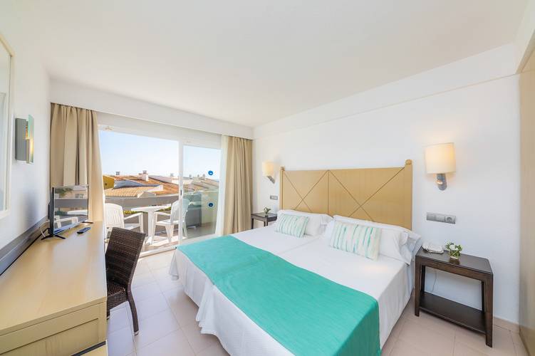 Double room blau punta reina family resort majorca Double room blau punta reina family resort majorca