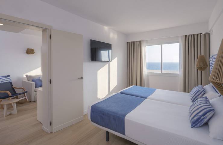Junior suite blau punta reina resort majorca Junior suite blau punta reina resort majorca