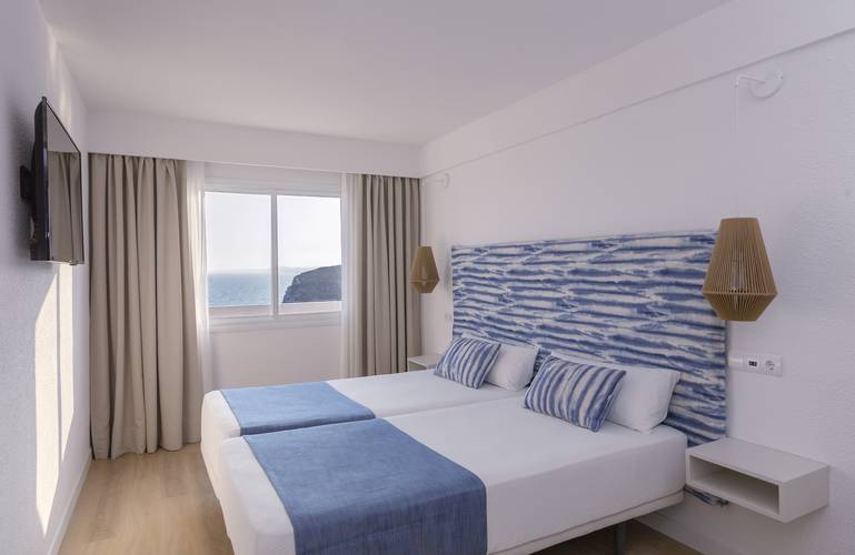 Junior suite blau punta reina resort majorca Junior suite blau punta reina resort majorca