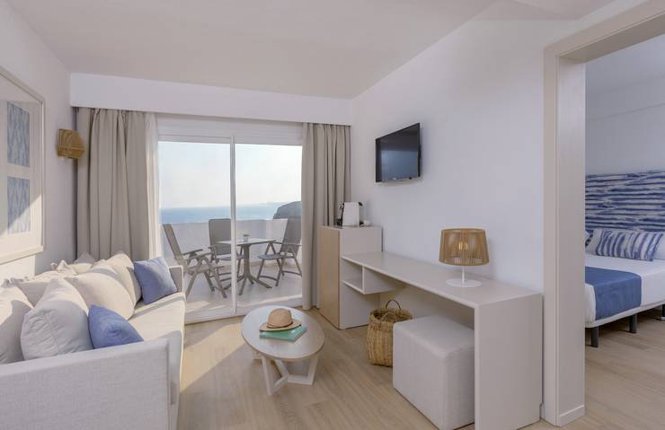 Junior suite blau punta reina resort majorca Junior suite blau punta reina resort majorca