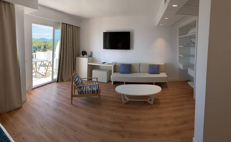 Junior suite blau punta reina resort mallorca Junior suite blau punta reina resort mallorca