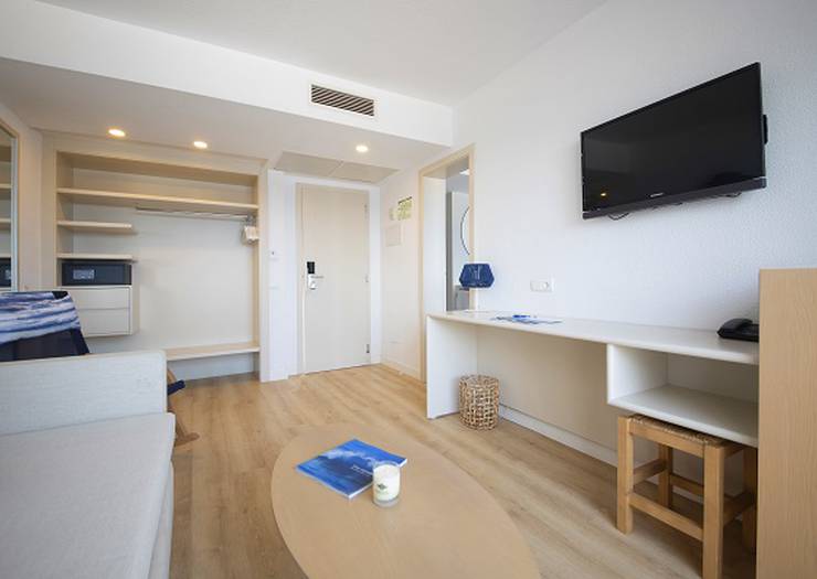 Junior suite vista mar con acceso al spa Blau Punta Reina Mallorca Junior suite vista mar con acceso al spa Blau Punta Reina Mallorca