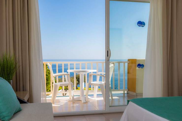Doppelzimmer mit frontmeerblick deluxe blau punta reina family resort mallorca Doppelzimmer mit frontmeerblick deluxe blau punta reina family resort mallorca