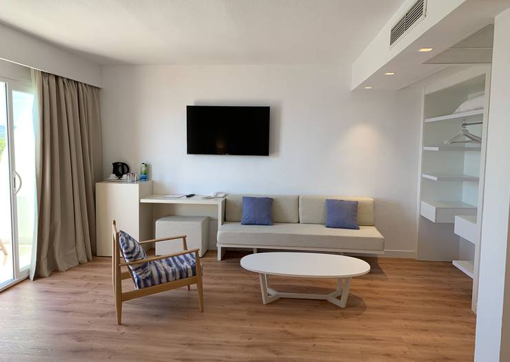 Junior suite mit meerblick blau punta reina  Mallorca