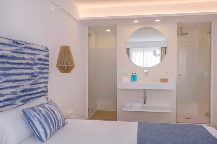 Junior suite vista mar frontal blau punta reina resort mallorca Junior suite vista mar frontal blau punta reina resort mallorca