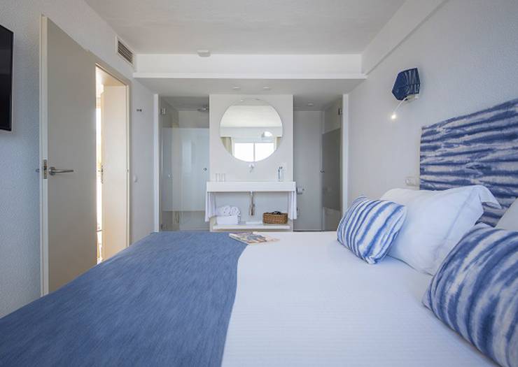 Junior suite vista mar con acceso al spa Blau Punta Reina Mallorca Junior suite vista mar con acceso al spa Blau Punta Reina Mallorca