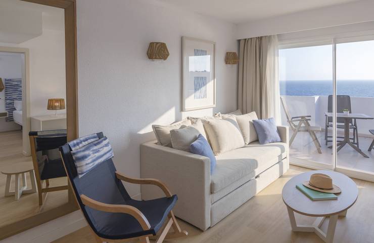 Junior suite blau punta reina resort majorca Junior suite blau punta reina resort majorca